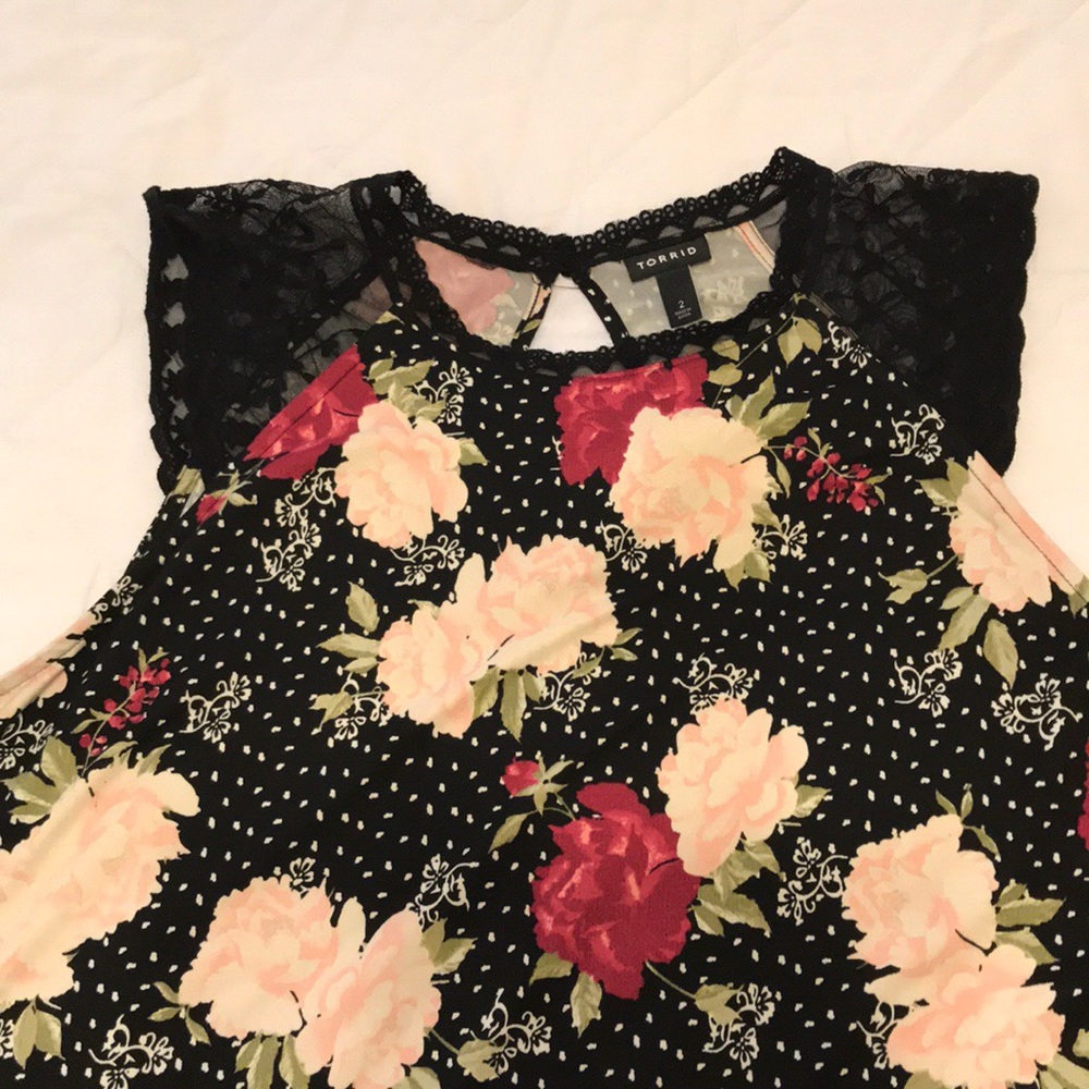Torrid lace tank, size 2